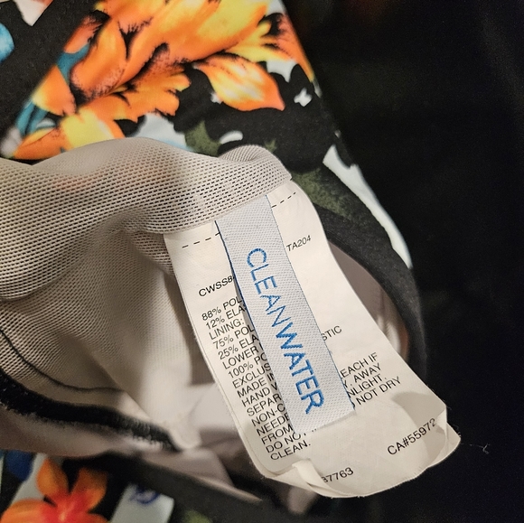 Tropical 2pc swimsuit - Picture 6 of 8